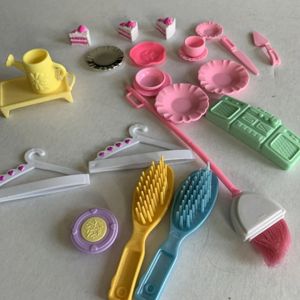 Barbie And Kelly Accessories 22 items
